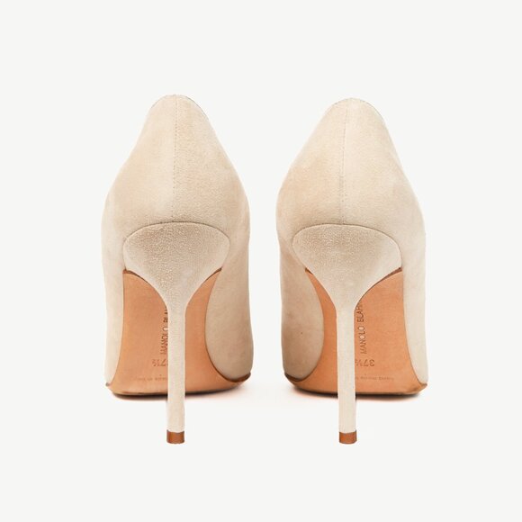 Manolo Blahnik BB Beige Suede Pointed-Toe Pumps - Picture 3 of 8